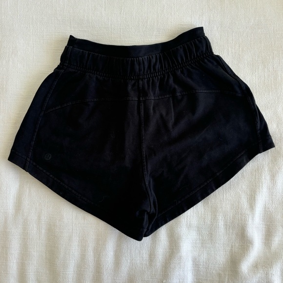 Lululemon Inner Glow Short 3” Size 0 Black - Picture 2 of 4